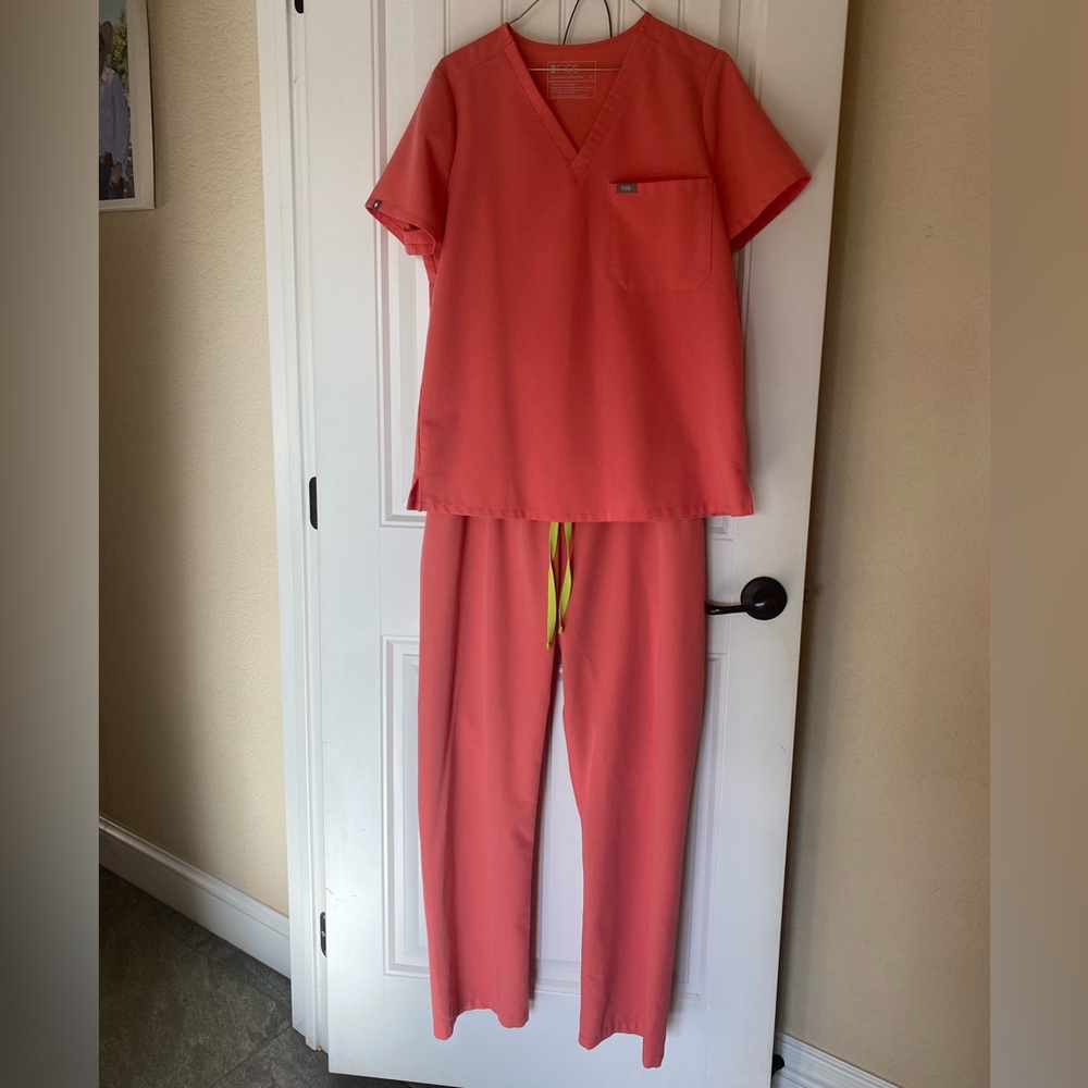 Coral Figs brand scrub set